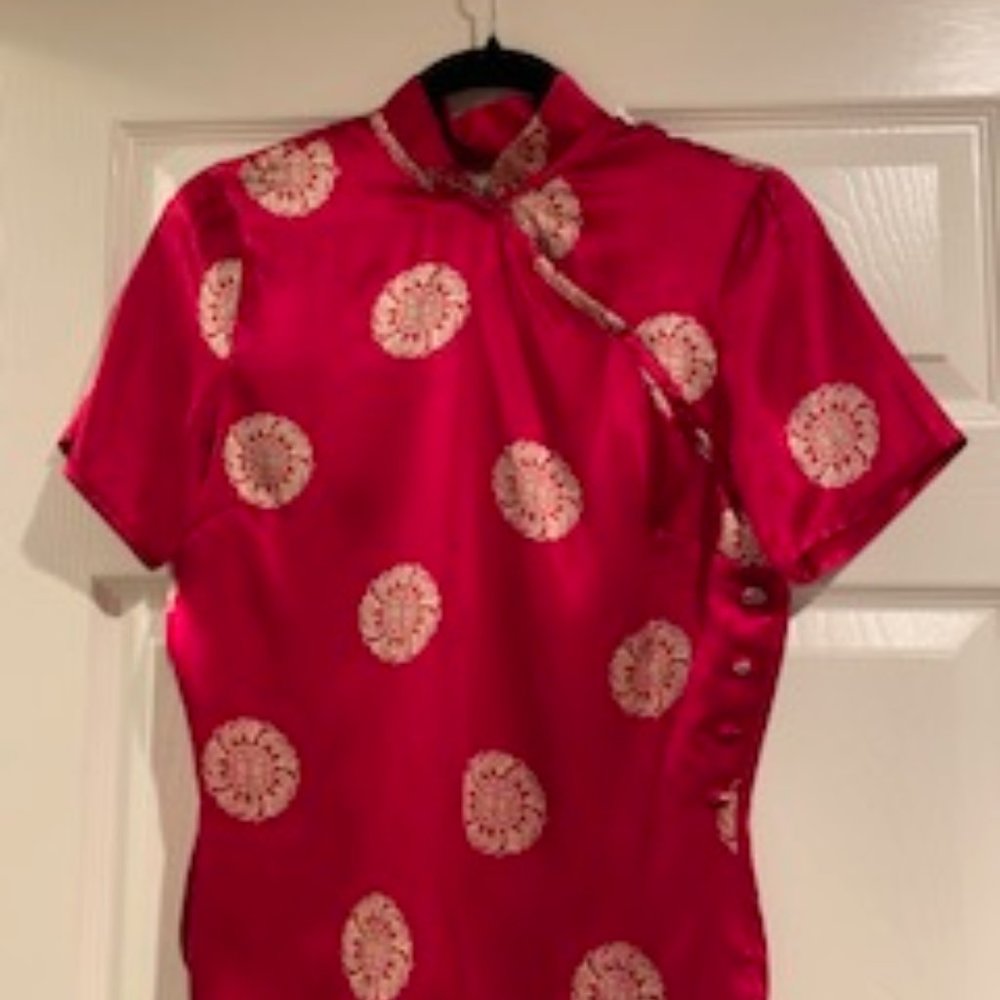 Red silk kimono shirt with button detail